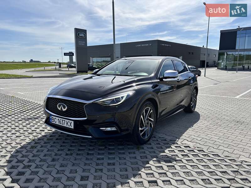 Infiniti Q30 2016