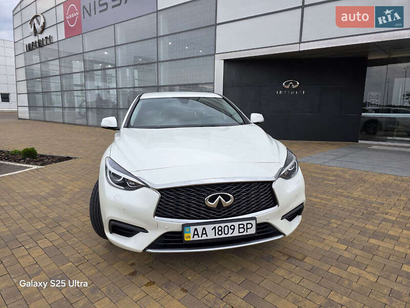 Infiniti Q30 2017