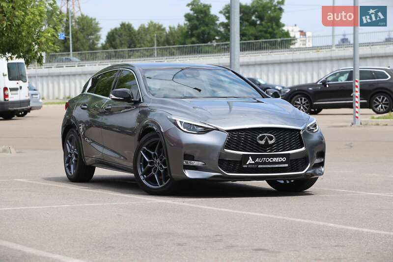 Infiniti Q30 2016