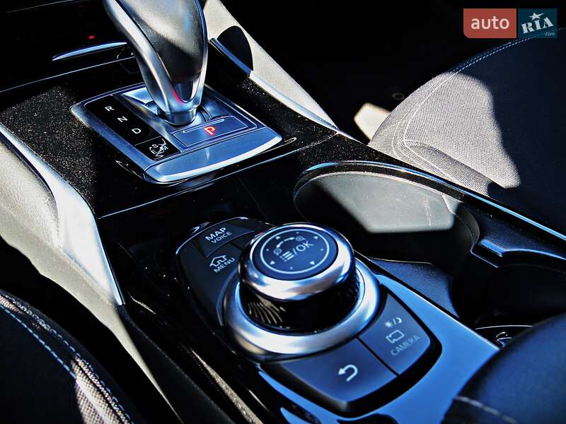 Хэтчбек Infiniti Q30 2017 в Черкассах