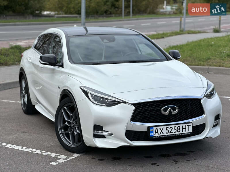 Хэтчбек Infiniti Q30 2016 в Ровно фото 5 Хэтчбек Infiniti Q30 2016 в Ровно