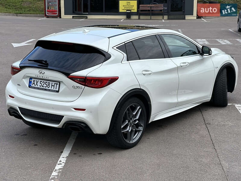 Хэтчбек Infiniti Q30 2016 в Ровно фото 12 Хэтчбек Infiniti Q30 2016 в Ровно