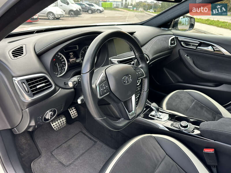 Хэтчбек Infiniti Q30 2016 в Ровно фото 31 Хэтчбек Infiniti Q30 2016 в Ровно