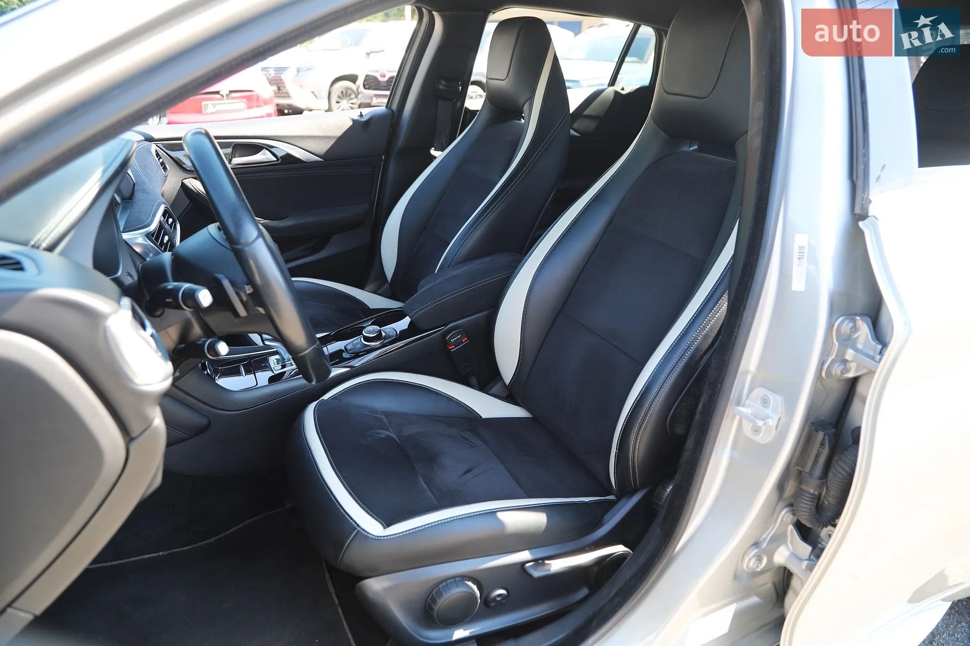 2016 Infiniti Q30 - мініатюра 12