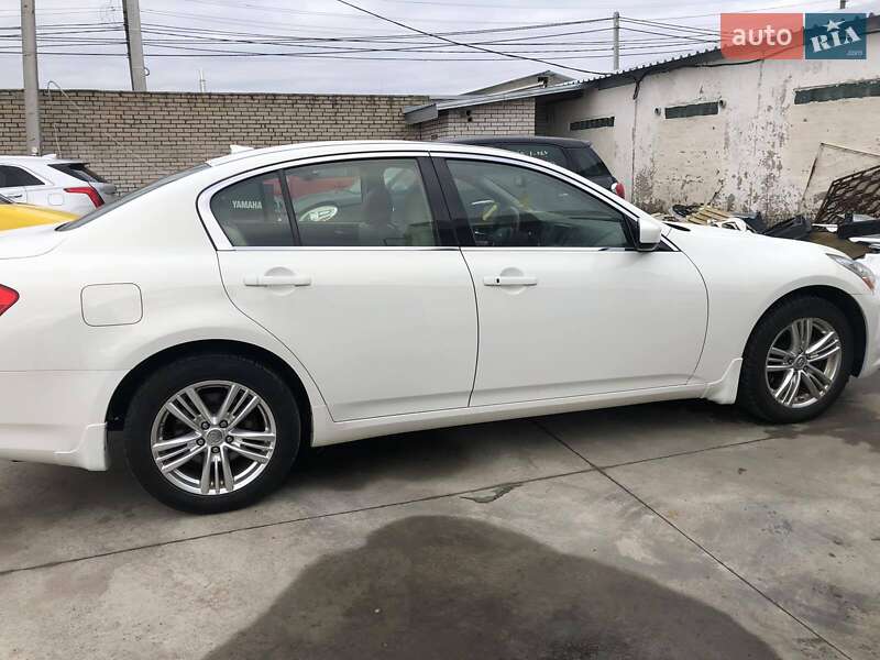 Седан Infiniti Q40 2014 в Киеве