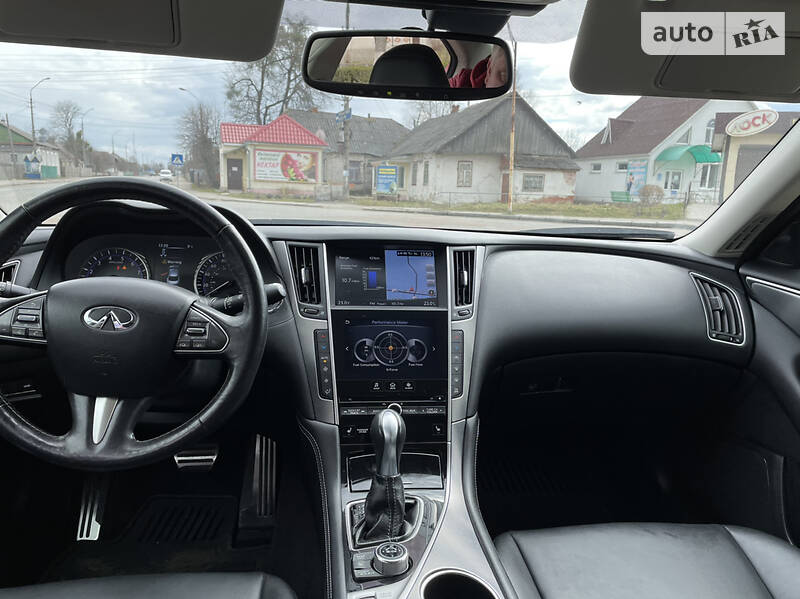 Седан Infiniti Q50 2016 в Романове