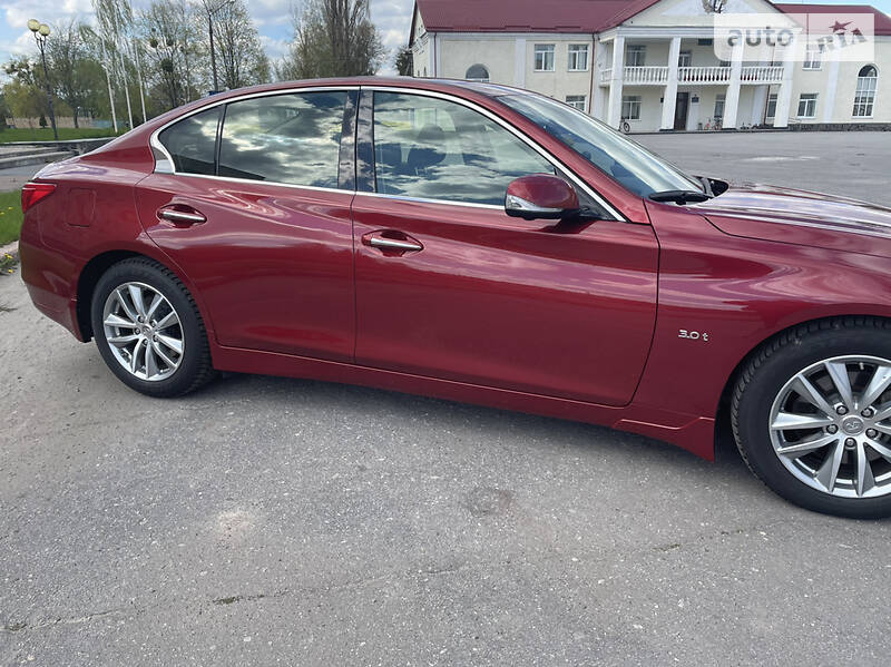 Седан Infiniti Q50 2016 в Романове