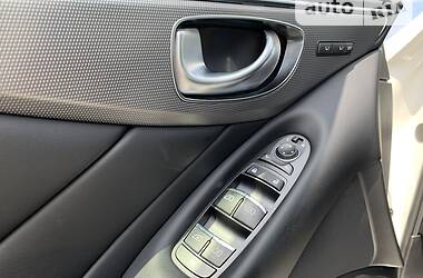 Седан Infiniti Q50 2015 в Киеве