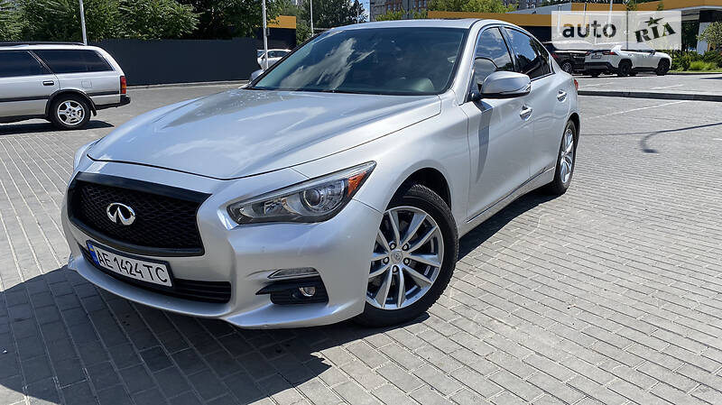 Седан Infiniti Q50 2015 в Днепре