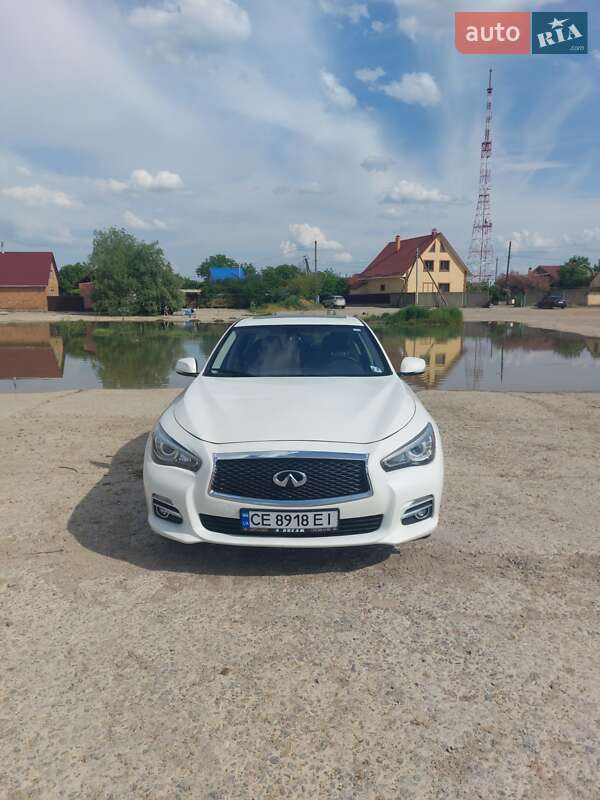 Седан Infiniti Q50 2016 в Новодністровську