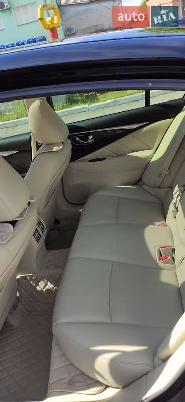 Седан Infiniti Q50 2017 в Чернигове