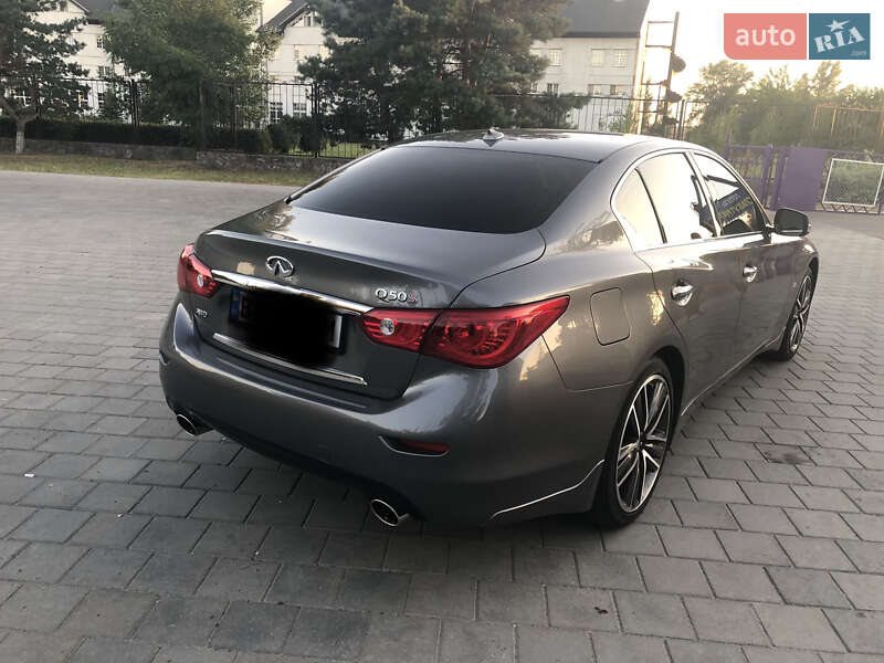 Седан Infiniti Q50 2015 в Кременчуці
