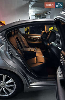 Седан Infiniti Q50 2016 в 