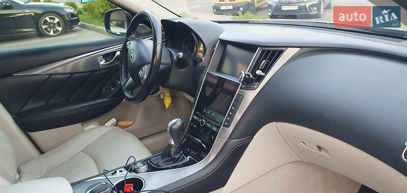 Седан Infiniti Q50 2016 в Києві