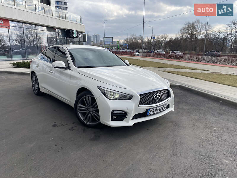 Седан Infiniti Q50 2015 в Киеве
