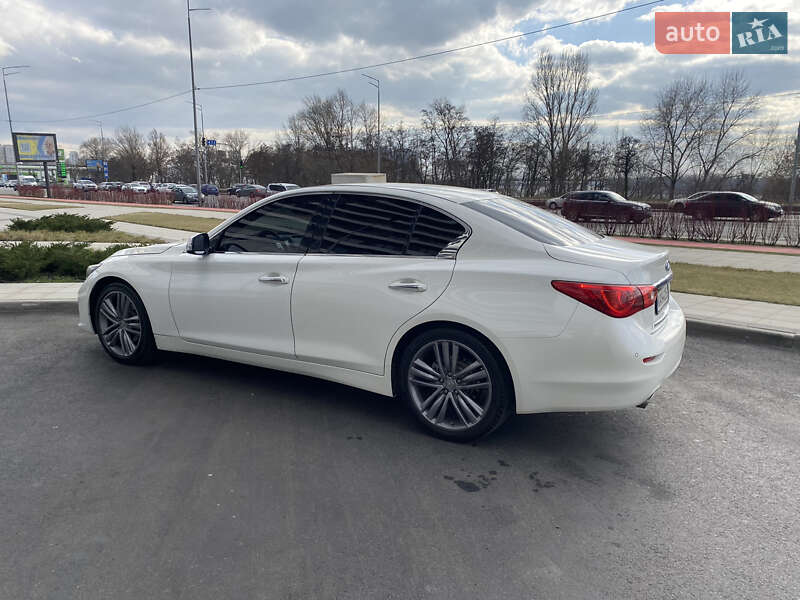 Седан Infiniti Q50 2015 в Киеве