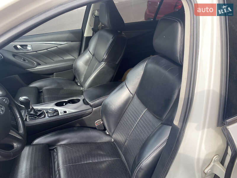 Седан Infiniti Q50 2015 в Киеве