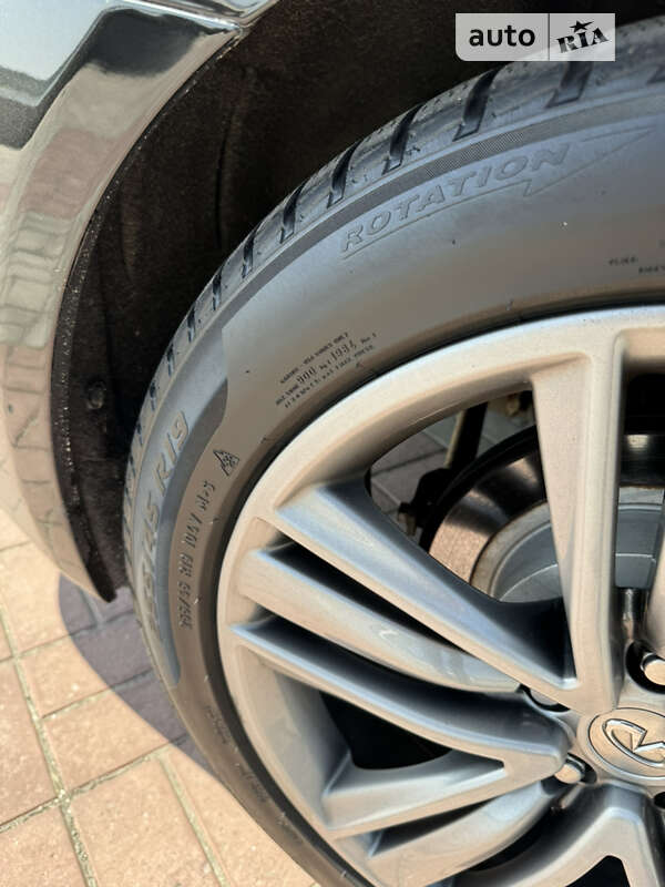 Седан Infiniti Q50 2014 в Запоріжжі