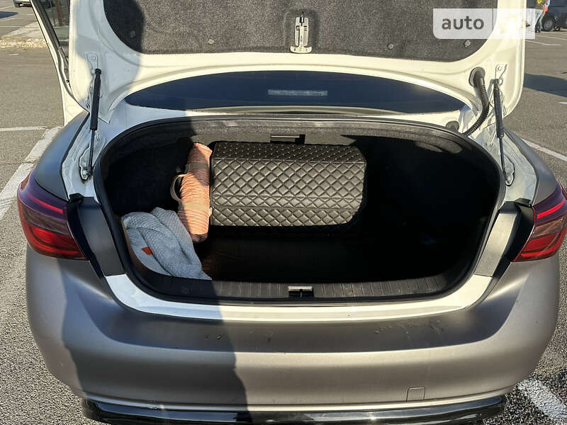 Седан Infiniti Q50 2018 в Киеве