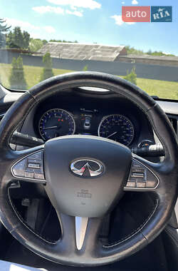 Седан Infiniti Q50 2015 в 