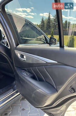 Седан Infiniti Q50 2015 в 