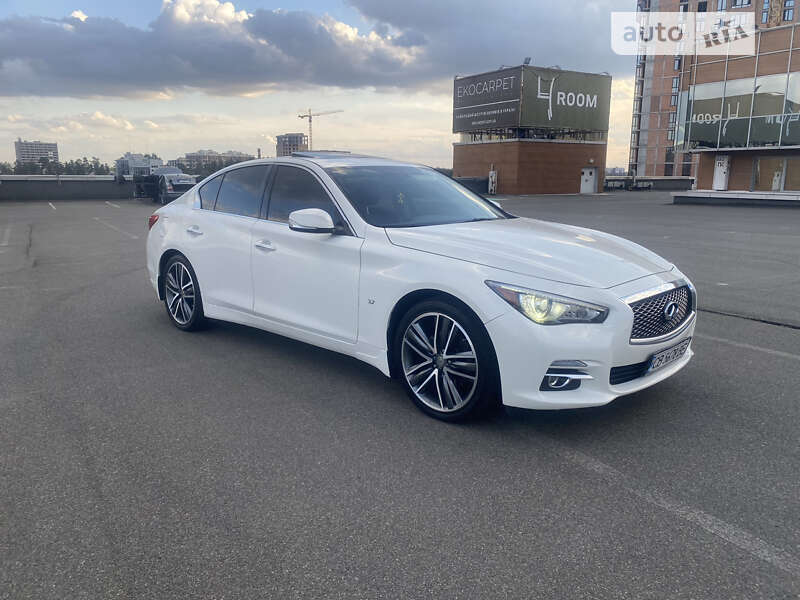 Седан Infiniti Q50 2015 в Києві