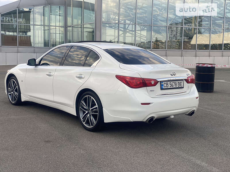 Седан Infiniti Q50 2015 в Києві
