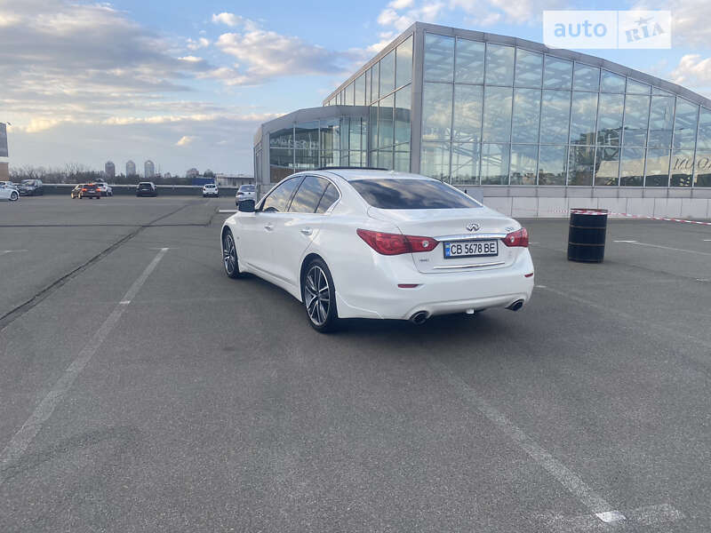 Седан Infiniti Q50 2015 в Києві