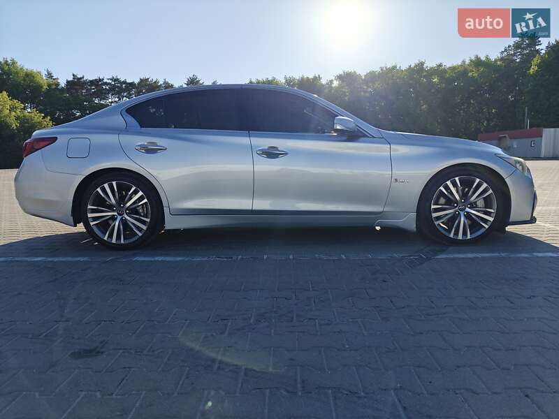 Седан Infiniti Q50 2016 в Чернигове