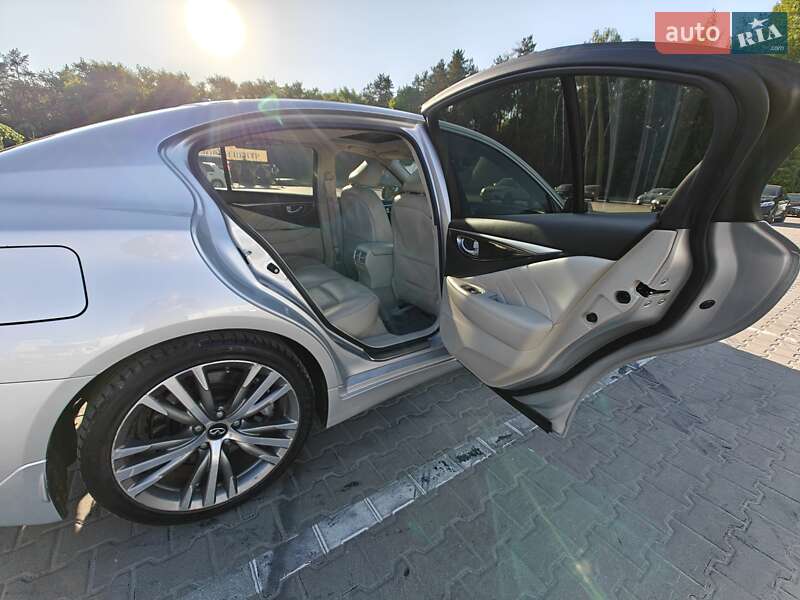 Седан Infiniti Q50 2016 в Чернигове