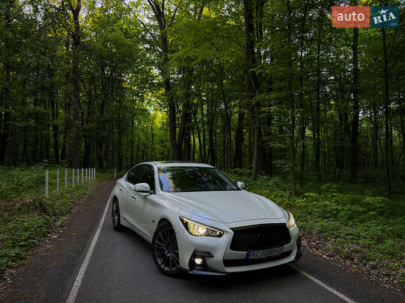 Седан Infiniti Q50 2017 в 