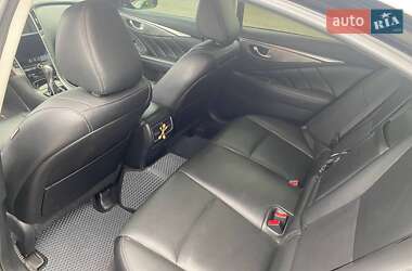 Седан Infiniti Q50 2015 в 