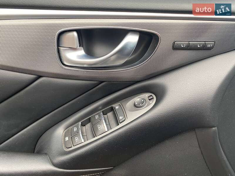 Седан Infiniti Q50 2015 в Киеве фото 27 Седан Infiniti Q50 2015 в Киеве