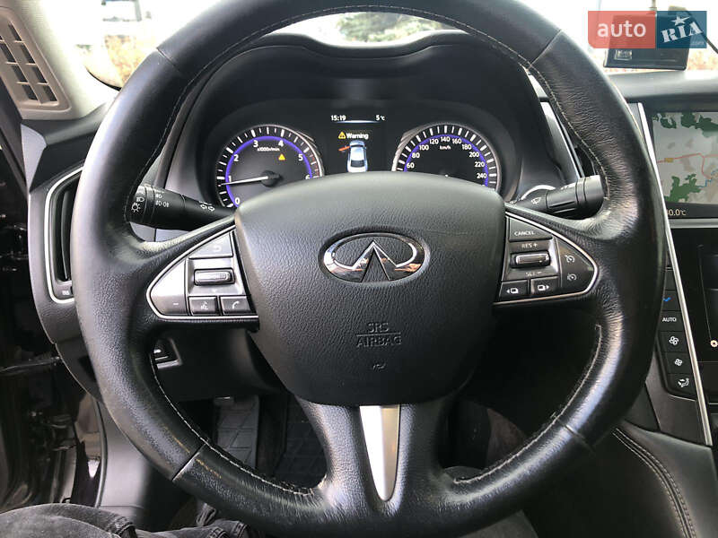 Седан Infiniti Q50 2016 в Кам'янець-Подільському