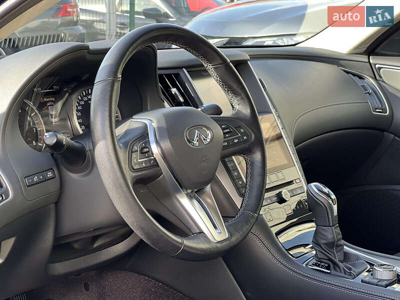 Седан Infiniti Q50 2019 в Ужгороді