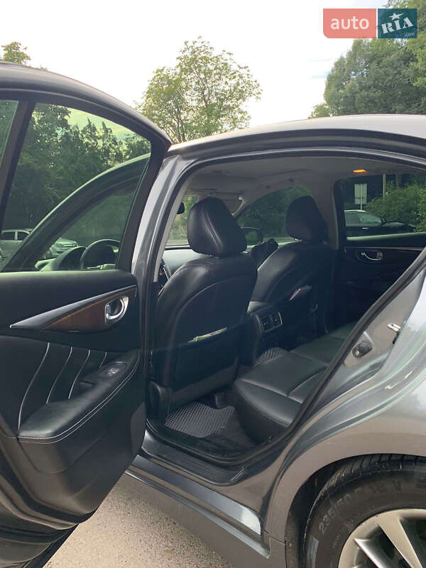 Седан Infiniti Q50 2017 в Львові