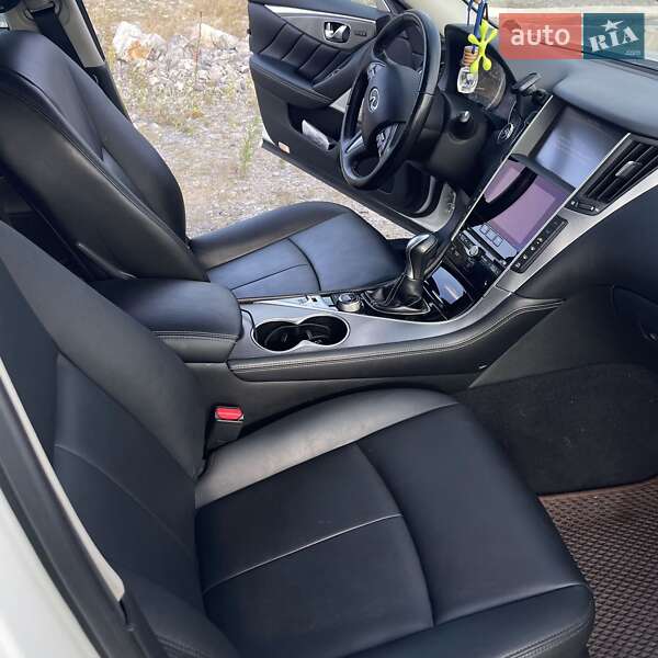 Седан Infiniti Q50 2016 в Новодністровську