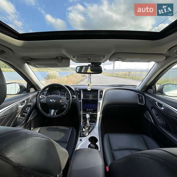 Седан Infiniti Q50 2016 в Новодністровську