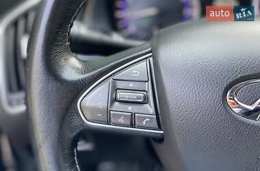 Седан Infiniti Q50 2015 в 