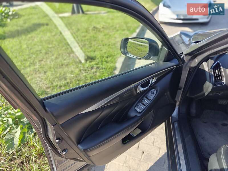 Седан Infiniti Q50 2015 в Львові