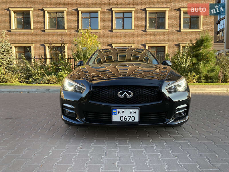 Седан Infiniti Q50 2015 в 