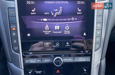 Седан Infiniti Q50 2015 в 