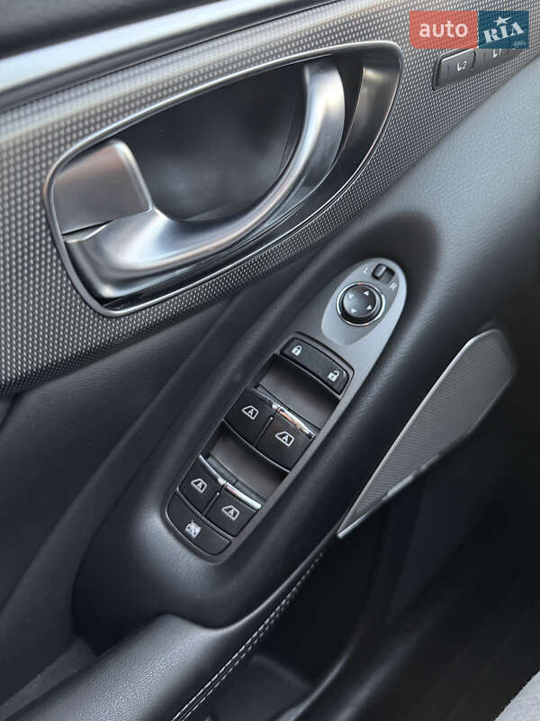 Седан Infiniti Q50 2016 в Одесі