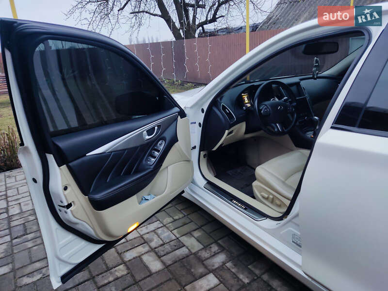 Седан Infiniti Q50 2015 в Києві