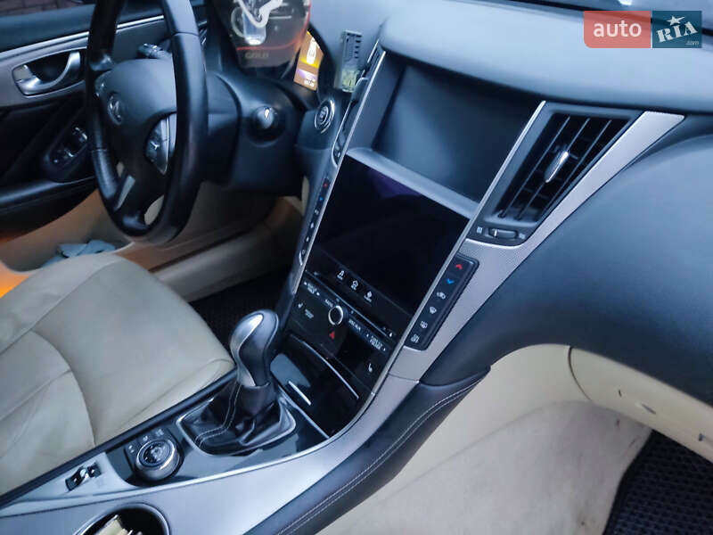 Седан Infiniti Q50 2015 в Києві