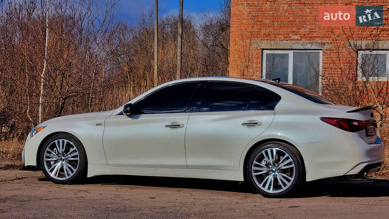 Седан Infiniti Q50 2017 в Дрогобыче