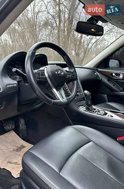 Седан Infiniti Q50 2017 в 