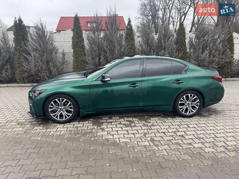 Седан Infiniti Q50 2017 в Кицмани