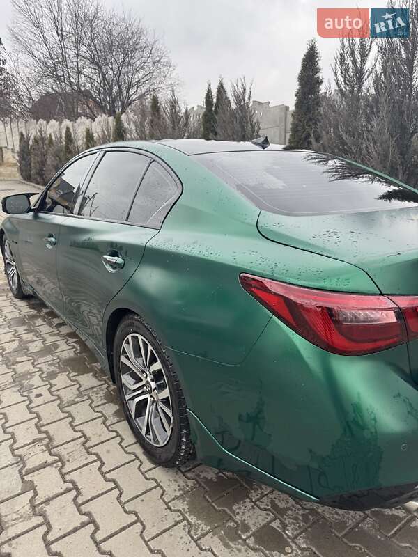 Седан Infiniti Q50 2017 в Кицмани