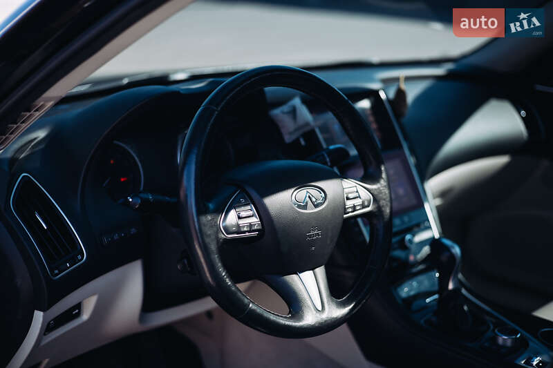 Седан Infiniti Q50 2016 в Виннице